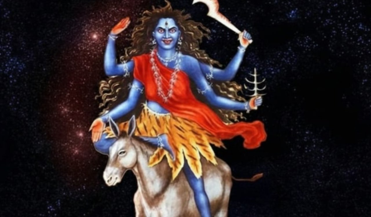 शारदीय नवरात्र 2025: सातवें दिन मां कालरात्रि का पूजन, भक्तों में उत्साह 2 20250929 090526