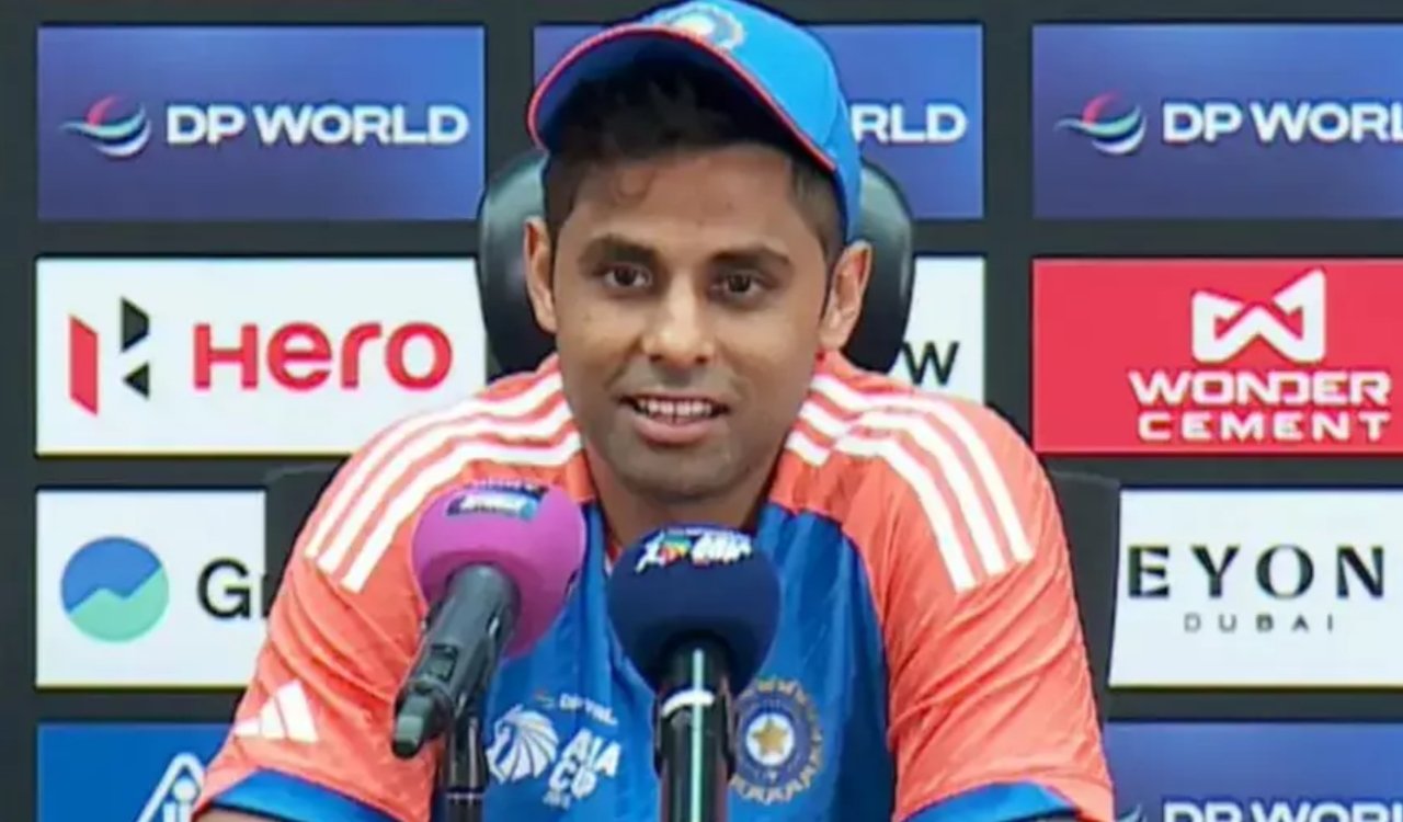 एशिया कप 2025: सूर्यकुमार यादव ने 'ट्रॉफी न लेना' को बताया 'कॉन्ट्रोवर्सी नहीं', पीएम मोदी के ट्वीट पर कही दिल छू लेने वाली बात 6 20250929 172409