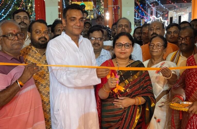 ओंकार दुर्गा पूजा समिति नगर भवन पूजा पंडाल का भव्य उद्घाटन