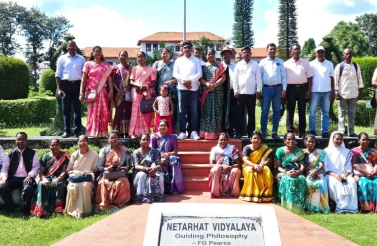 नेतरहाट में कैथलिक महिला संघ व सभा की बैठक: विधायक भूषण बाड़ा बोले- एकजुटता से समाज का विकास