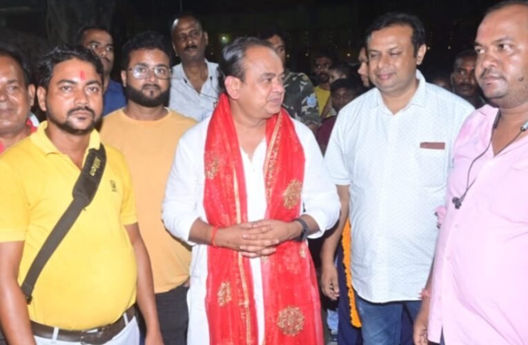 मां दुर्गा के दरबार में झारखंड के स्वास्थ्य मंत्री डॉ. इरफान अंसारी की श्रद्धा और आस्था, राज्य वासियों के लिए शांति, भाईचारा, अमन-चैन और समृद्धि की कामना