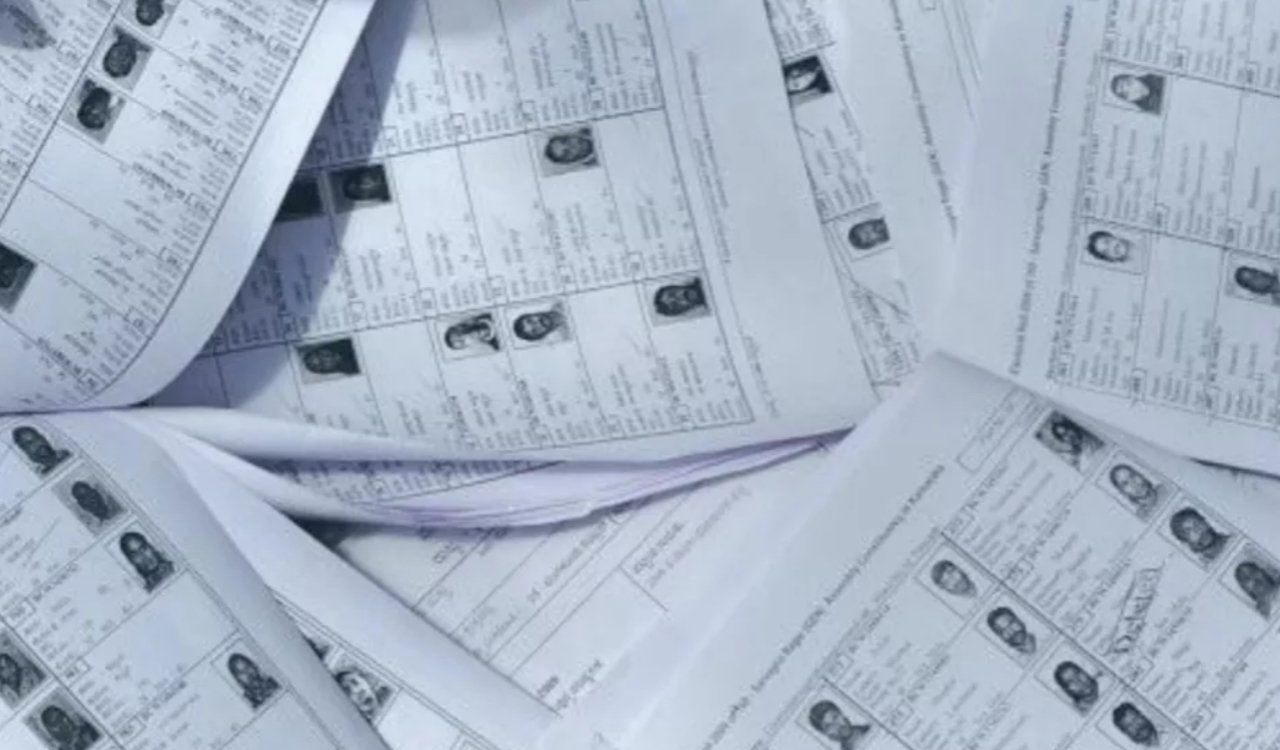 बिहार विधानसभा चुनाव 2025: विशेष गहन पुनरीक्षण के बाद चुनाव आयोग ने जारी की अंतिम मतदाता सूची, वेबसाइट पर उपलब्ध 2 20250930 170201