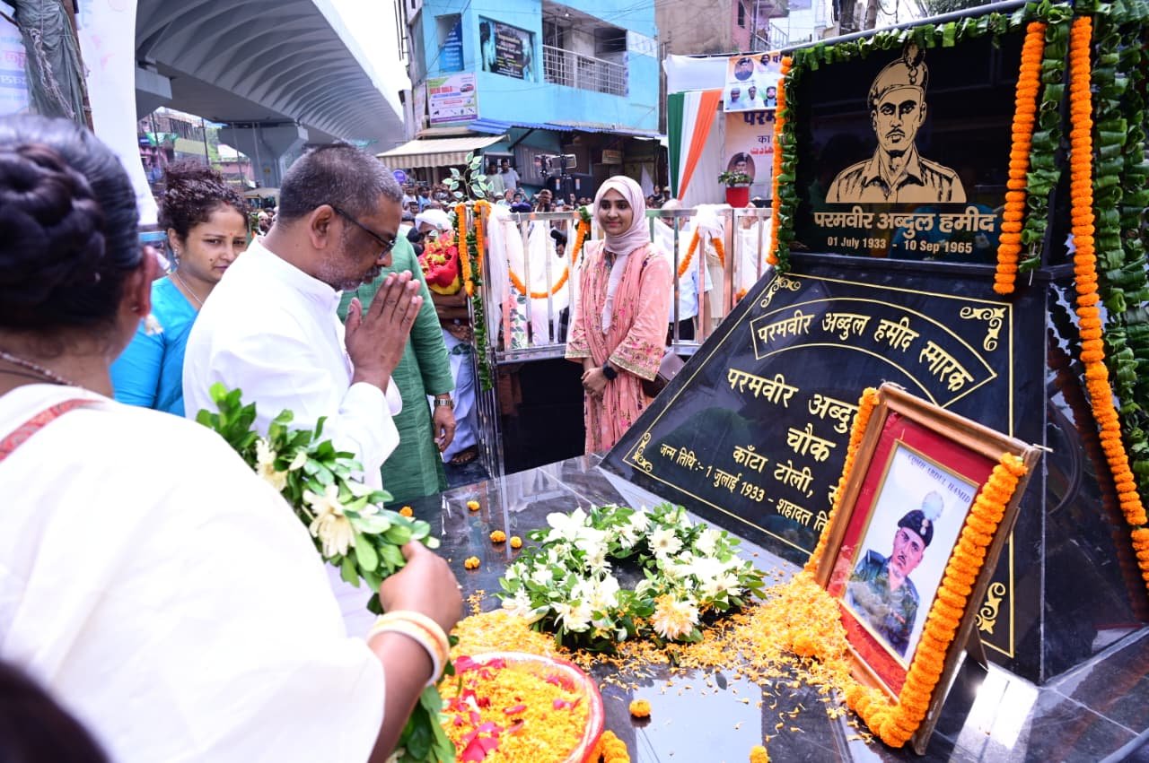 परमवीर चक्र विजेता शहीद अब्दुल हमीद को रांची में सीएम हेमंत और विधायक कल्पना सोरेन ने दी श्रद्धांजलि। 5 IMG 20250910 WA0054