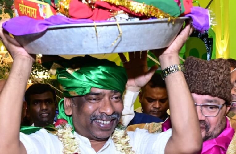 मुख्यमंत्री हेमन्त सोरेन ने रांची में हजरत कुतुबुद्दीन रिसालदार शाह बाबा की दरगाह पर की चादरपोशी