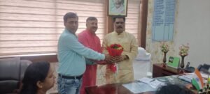 झारखंड राज्य अराजपत्रित कर्मचारी महासंघ ने मंत्री योगेंद्र प्रसाद से की मुलाकात, स्थायी बहाली और मानदेय बढ़ाने की रखी मांग। 6 Jharkhand State Non-Gazetted Employees Federation met Minister Yogendra Prasad, demanded permanent reinstatement and increase in honorarium.