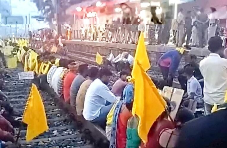 रेल टेका डहर छेका आंदोलन शुरू, आदिवासी दर्जे की मांग पर अड़े कुड़मी।