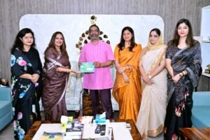 झारखंड: जेसोवा ने मुख्यमंत्री हेमन्त सोरेन को सौंपा दिवाली मेला का निमंत्रण 9 IMG 20250927 WA0018