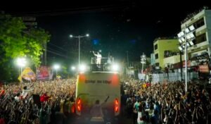 आखिर कौन है 39 निर्दोष लोगों की मौत का जिम्मेवार ? तमिलनाडु के करूर में एक्टर विजय की रैली में भगदड़ में 39 की मौत, 51 घायल , विजय ने की मृतक के लिए 20 लाख मुआवजे की घोषणा, सिर्फ टिवीके नेताओं पर FIR क्यों , विजय को क्यों बचाया जा रहा ? 9 Screenshot 20250928 124200