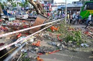 आखिर कौन है 39 निर्दोष लोगों की मौत का जिम्मेवार ? तमिलनाडु के करूर में एक्टर विजय की रैली में भगदड़ में 39 की मौत, 51 घायल , विजय ने की मृतक के लिए 20 लाख मुआवजे की घोषणा, सिर्फ टिवीके नेताओं पर FIR क्यों , विजय को क्यों बचाया जा रहा ? 8 Screenshot 20250928 124212