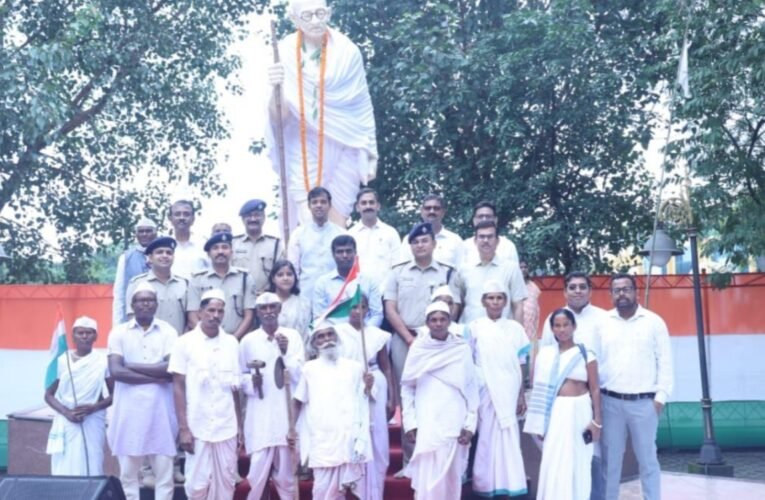 गांधी जयंती पर उपायुक्त मंजूनाथ भजन्त्री ने बापू को दी श्रद्धांजलि