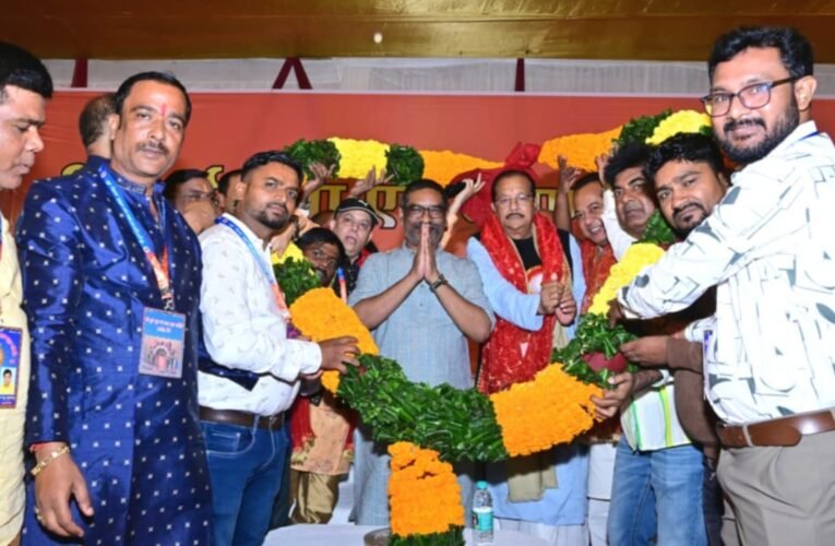 मुख्यमंत्री हेमन्त सोरेन ने रांची में विजयादशमी के अवसर पर रावण दहन कार्यक्रम में की शिरकत, दी शुभकामनाएं