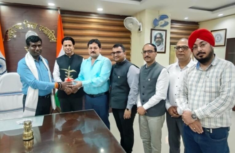 झारखंड चैंबर ऑफ कॉमर्स ने उपायुक्त से की मुलाकात, जिले के विकास पर हुई सकारात्मक चर्चा