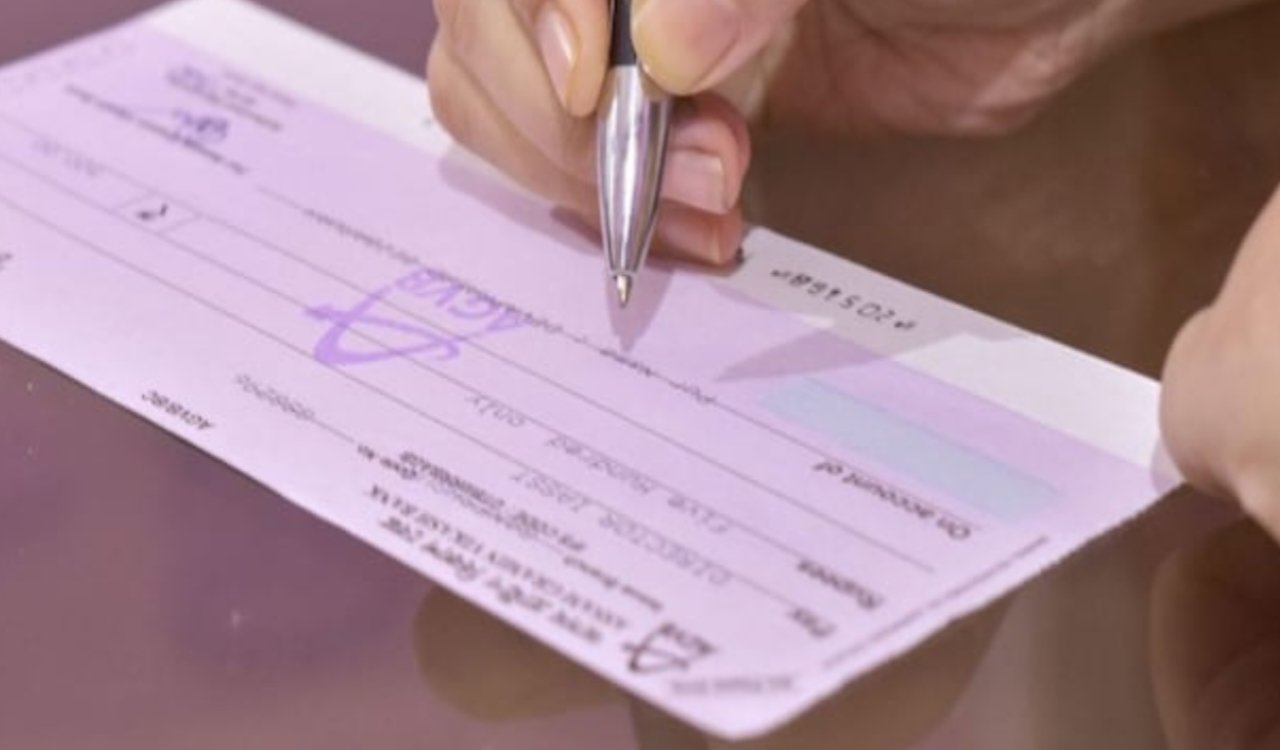 चेक क्लियरेंस में क्रांति: उसी दिन होगा पैसा ट्रांसफर, RBI की नई गाइडलाइंस लागू 8 20251004 074805