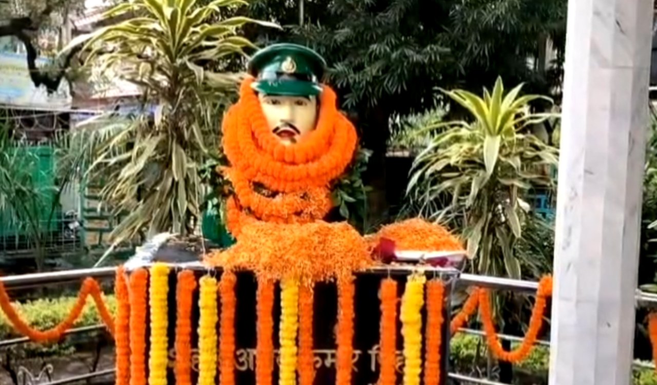 लोहरदगा में शहीद एसपी अजय कुमार सिंह को दी गई भावपूर्ण श्रद्धांजलि 4 20251004 133801