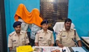 जमशेदपुर: महाराष्ट्र की युवती से लूटपाट, सुंदरनगर पुलिस ने टेम्पू चालक समेत दो को किया गिरफ्तार 5 20251005 185018