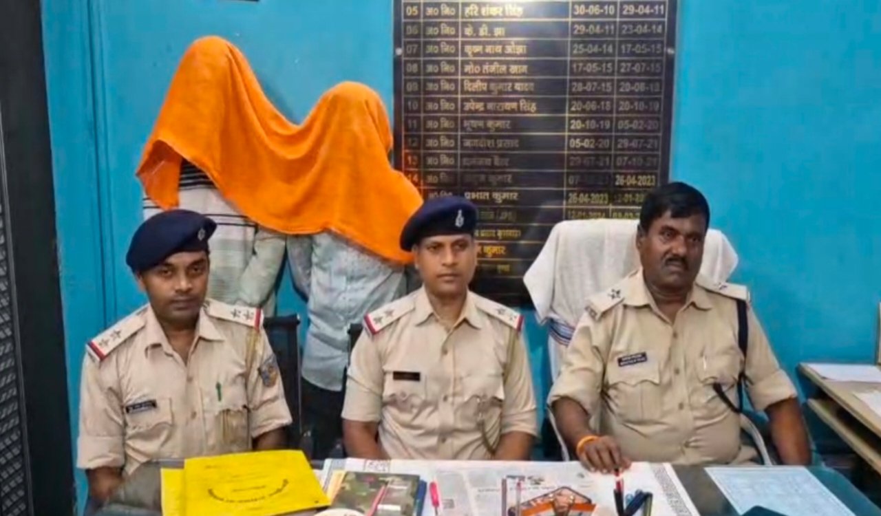 जमशेदपुर: महाराष्ट्र की युवती से लूटपाट, सुंदरनगर पुलिस ने टेम्पू चालक समेत दो को किया गिरफ्तार 4 20251005 185018