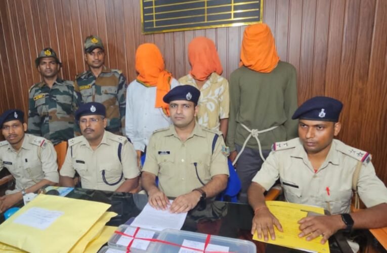 युवती की निर्मम हत्या मामले का उद्भेदन, पुलिस ने तीन आरोपियों को किया गिरफ्तार