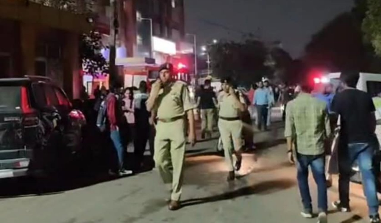 जयपुर के एसएमएस अस्पताल ट्रॉमा सेंटर में भयंकर आग: 7 मरीजों की दर्दनाक मौत, लापरवाही के गंभीर आरोप 6 20251006 095002