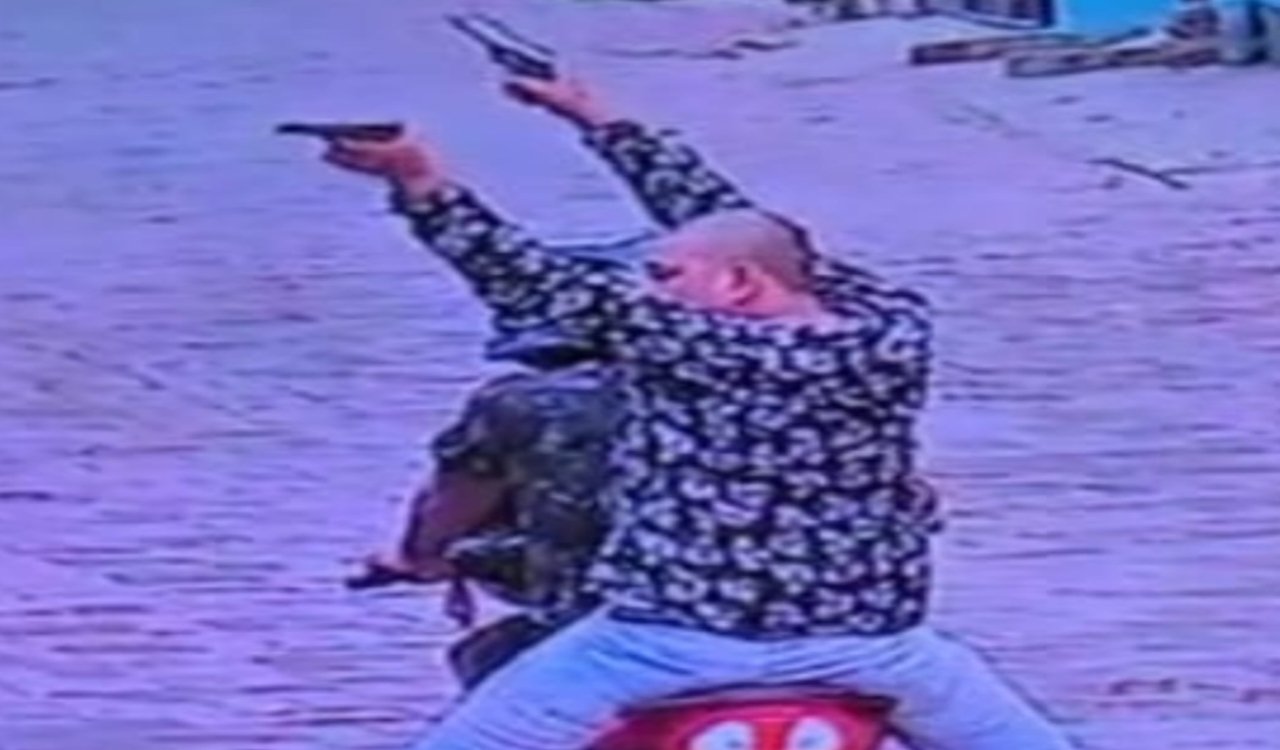 जमशेदपुर में फिल्मी अंदाज़ में फायरिंग, सीसीटीवी में कैद हुई वारदात, डिमना रोड के संजय पथ में मचा अफरातफरी 20251006_145439