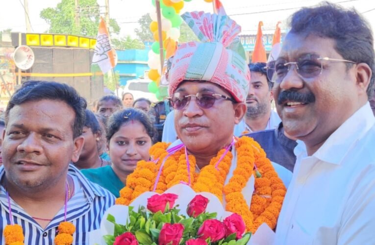 सिमडेगा में कांग्रेस का नया दौर: भूषण बाड़ा बने जिलाध्यक्ष, भव्य स्वागत और आभार यात्रा में उमड़ा जनसैलाब