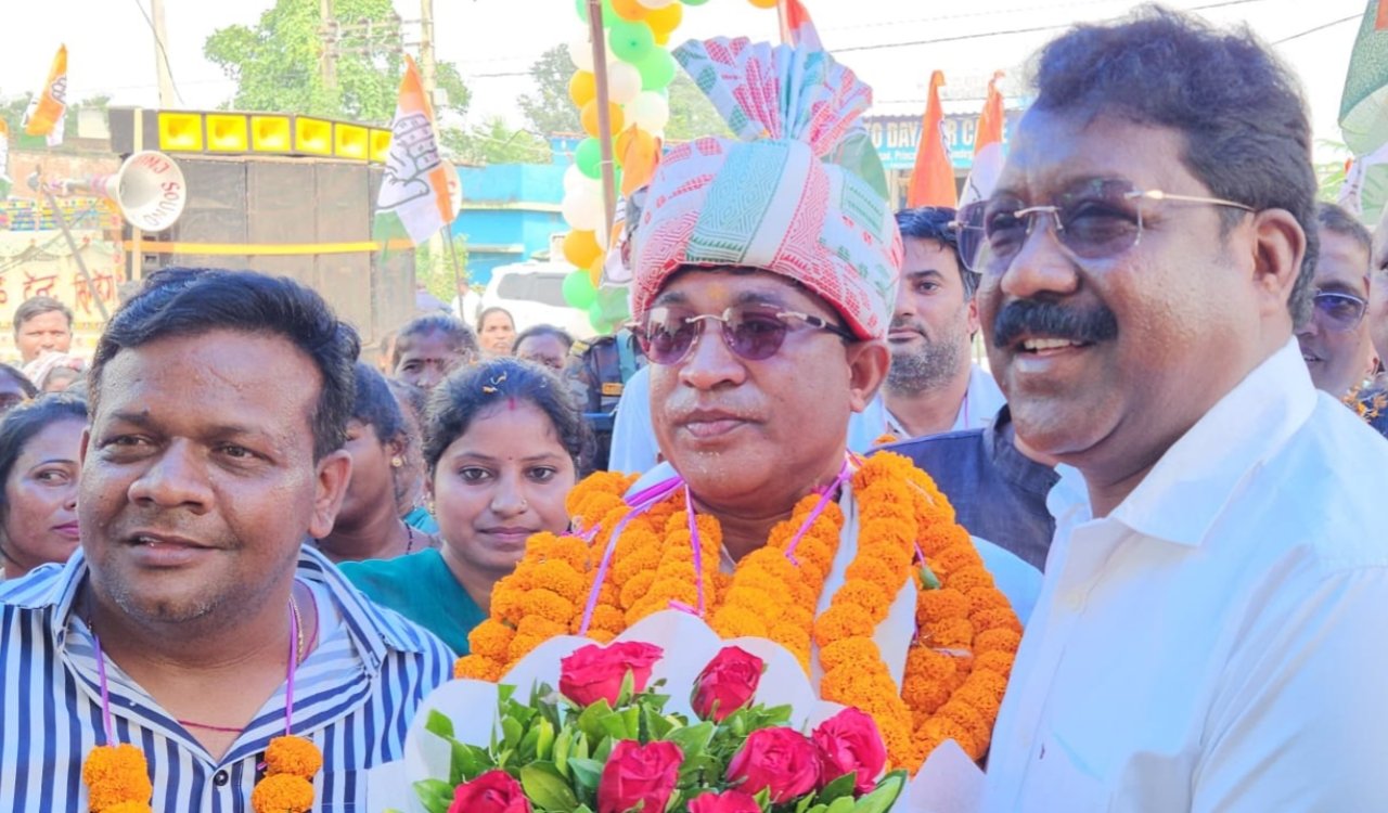 सिमडेगा में कांग्रेस का नया दौर: भूषण बाड़ा बने जिलाध्यक्ष, भव्य स्वागत और आभार यात्रा में उमड़ा जनसैलाब 20251006_214810