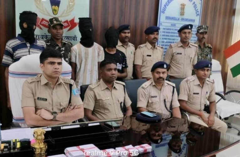 सरायकेला-खरसावाँ पुलिस ने 207.91 ग्राम ब्राउन शुगर के साथ तीन को किया गिरफ्तार