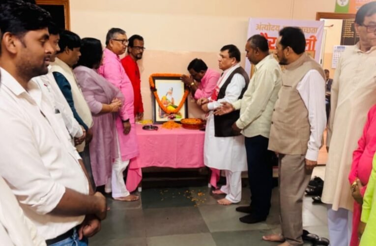 महर्षि वाल्मीकि जयंती पर भाजपा प्रदेश कार्यालय में श्रद्धांजलि सभा का आयोजन