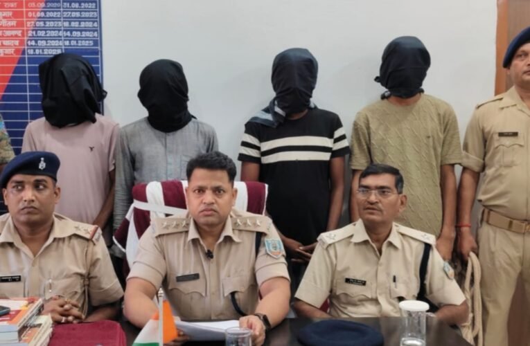 पथरगामा पुलिस की बड़ी कार्रवाई: चोरी की गाड़ियों के साथ चार अपराधी गिरफ्तार