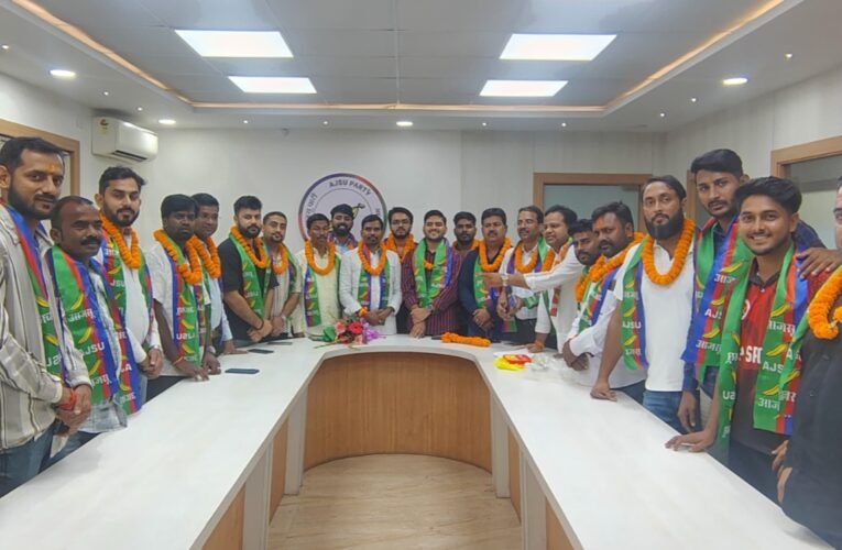 आजसू पार्टी के नवनियुक्त पदाधिकारियों का रांची में भव्य स्वागत