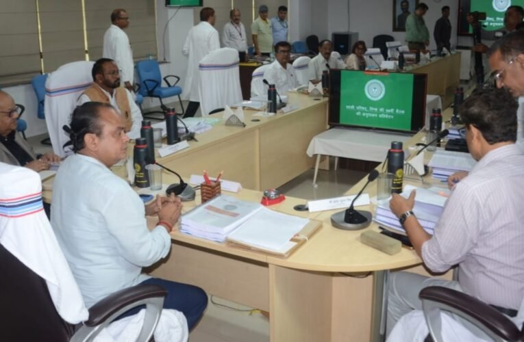 RIMS में GB की बैठक में बड़े फैसले, मरीजों के लिए तत्काल सहायता और नई सुविधाओं की घोषणा