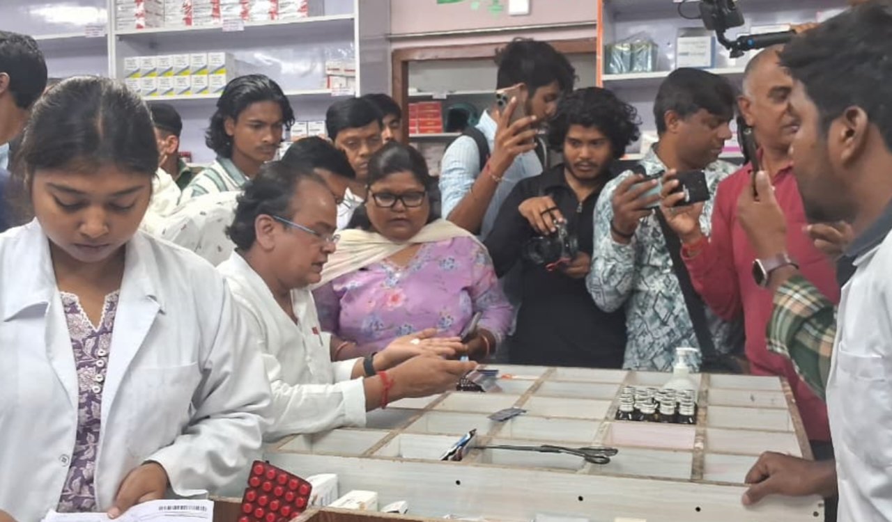झारखंड में फर्जी दवाओं पर सख्ती: स्वास्थ्य मंत्री डॉ. इरफान अंसारी ने शुरू किया विशेष अभियान 5 20251010 205428