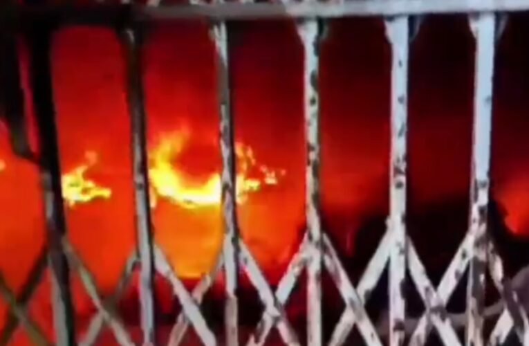 झरिया के प्राचीन मां मंगल चंडी मंदिर में भीषण आग, लाखों का नुकसान