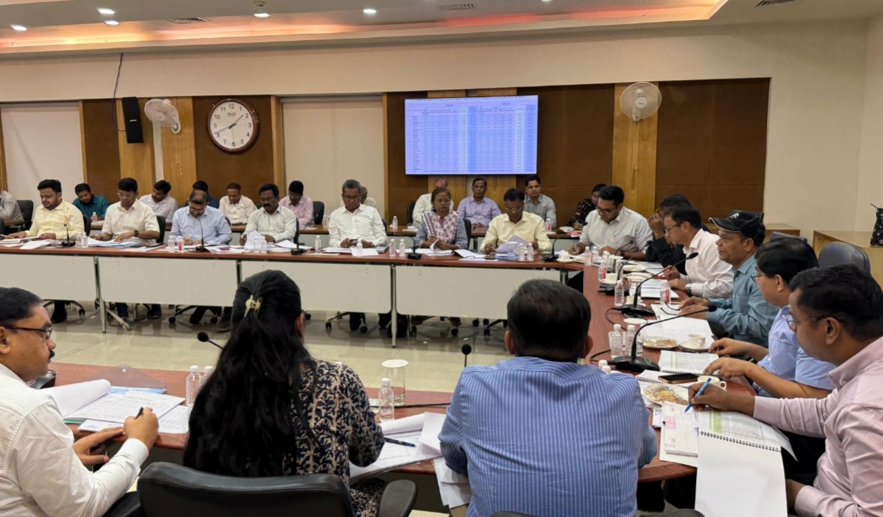 कल्याण मंत्री चमरा लिंडा की अध्यक्षता में कल्याण विभाग की उच्चस्तरीय समीक्षा बैठक 5 20251011 203441