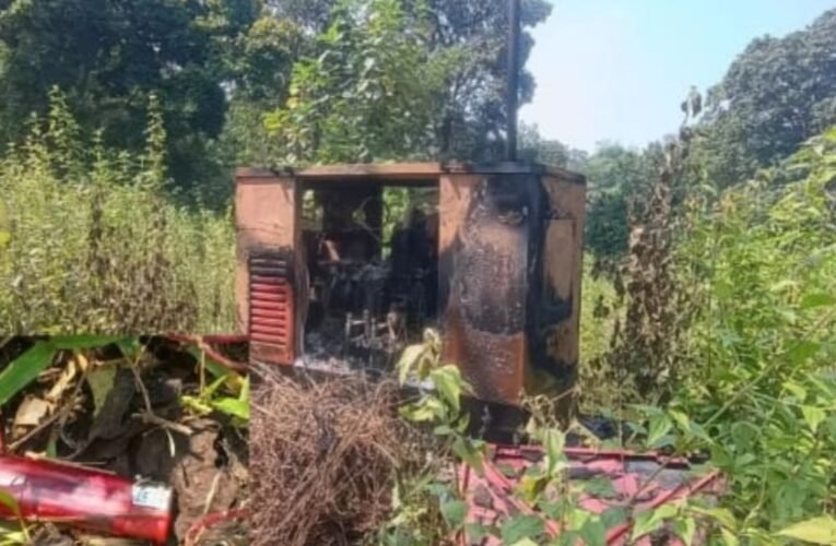 माओवादियों ने सारंडा जंगल में एयरटेल टावर पर बोला हमला, जेनसेट और कंट्रोल यूनिट जलकर राख