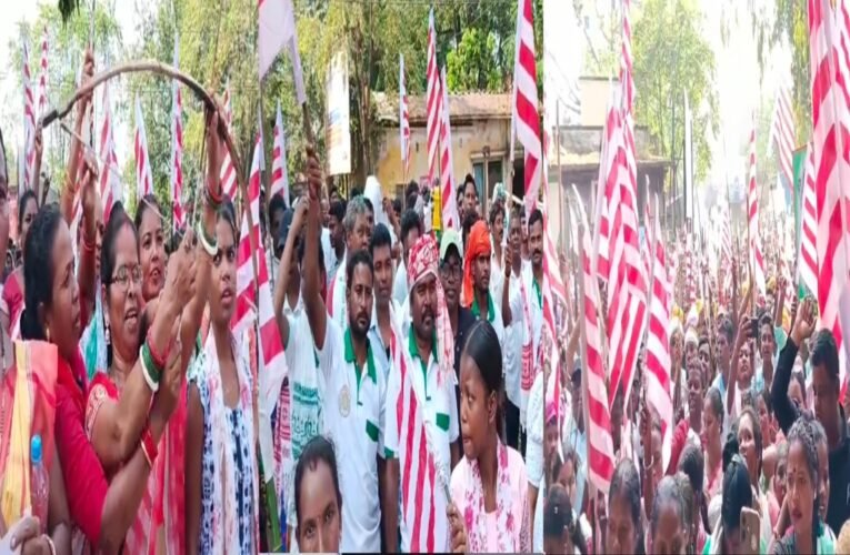सरायकेला में आदिवासी समुदाय का उग्र प्रदर्शन: कुड़मी को एसटी दर्जा देने की मांग का विरोध