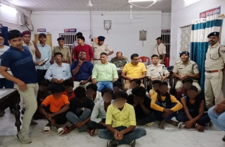 रांची रेलवे स्टेशन पर बाल तस्करी के खिलाफ बड़ी कार्रवाई: 13 नाबालिग बच्चे बचाए, 4 तस्कर गिरफ्तार