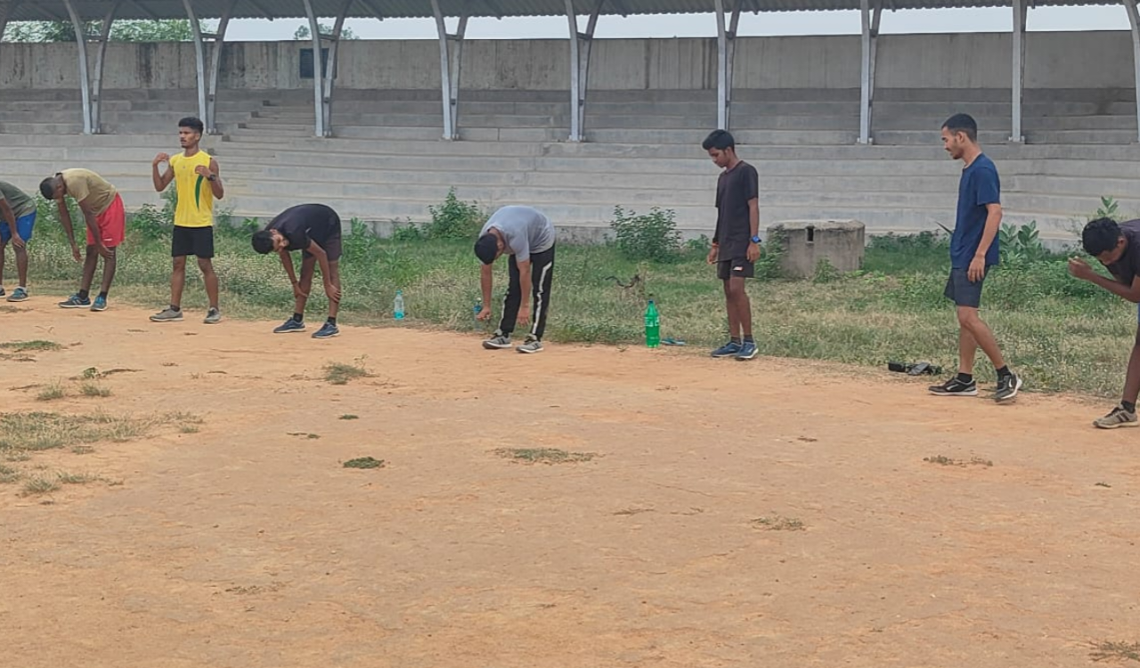 करोड़ों के फुटबॉल स्टेडियम निर्माण में अनियमितताओं का अंबार, विधायक भूषण बाड़ा ने गुणवत्ता पर उठाए सवाल, जांच पूरी होने तक भुगतान पर रोक का निर्देश 2 20251014 203747