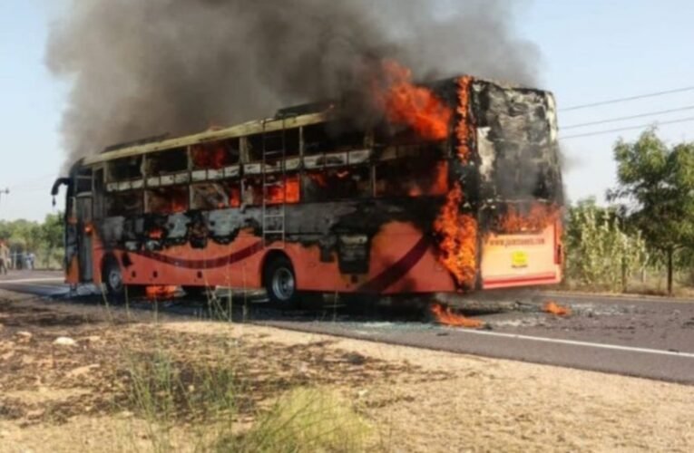 जैसलमेर में भयानक बस हादसा: चलती बस में भीषण आग, 15 से अधिक घायल; 10-12 मौतों की आशंका