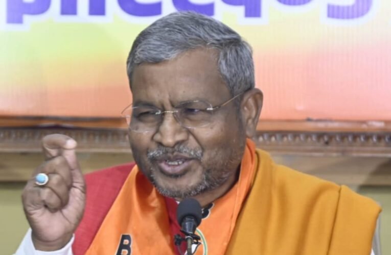 अवैध डीजीपी अनुराग गुप्ता के हटाए जाने पर बाबूलाल मरांडी का तीखा प्रहार, कहा- ‘देर से सही, लेकिन हमारे सुझाव पर अमल किया गया