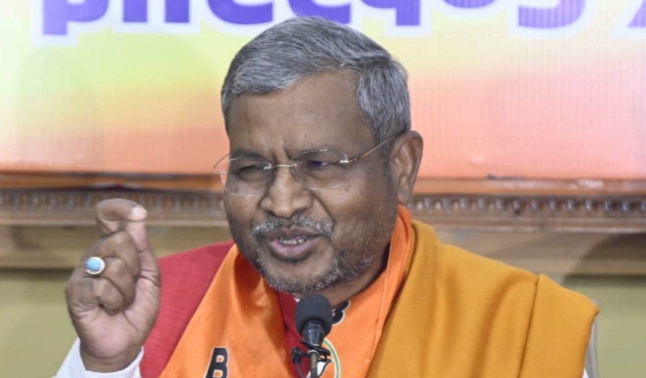 जेएसएससी सीजीएल पेपर लीक मामले में हेमंत सरकार पर बाबूलाल मरांडी का तीखा प्रहार, किंगपिन को बचा रही सरकार, आवाज उठाने वालों को गिरफ्तार करा रही 3 20251015 170817