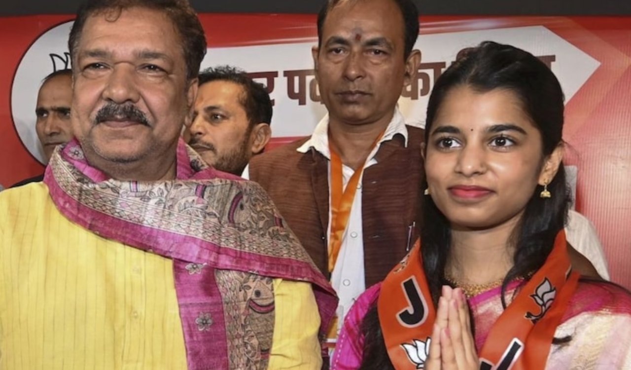 बिहार विधानसभा चुनाव 2025: बीजेपी ने जारी की दूसरी उम्मीदवार सूची, मैथिली ठाकुर को अलीनगर से टिकट; आनंद मिश्रा बक्सर से 6 20251015 191255