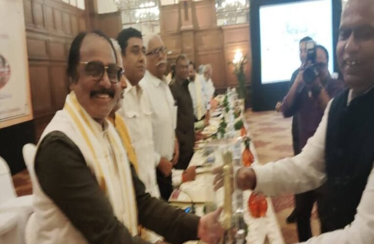 झारखंड में बेहतर रेल सेवाओं की मांग: ZRU CC बैठक में सतीश सिन्हा ने उठाए मुद्दे