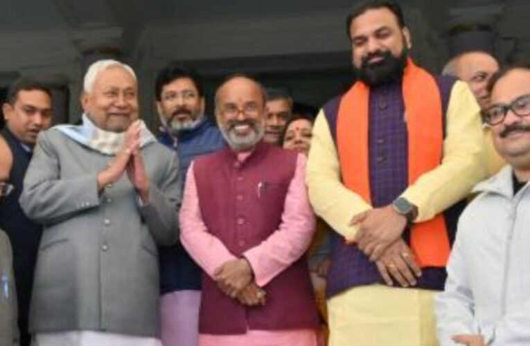 बिहार विधानसभा चुनाव: नामांकन के लिए आज बड़े नेताओं का जमावड़ा, तेज प्रताप समेत कई दिग्गज करेंगे नामांकन