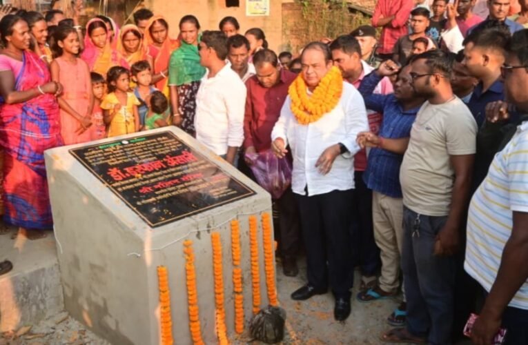 जामताड़ा में विकास की नई शुरुआत: NH-419 फुलजोरी-गुंदलीलीपहाड़ी सड़क का स्वास्थ्य मंत्री इरफान अंसारी ने किया शिलान्यास