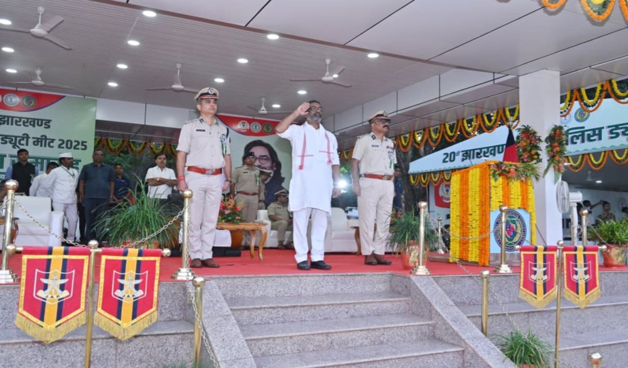 मुख्यमंत्री हेमन्त सोरेन ने 20वीं झारखंड राज्य पुलिस ड्यूटी मीट-2025 के समापन समारोह में किया प्रतिभागियों को सम्मानित 6 20251017 194544