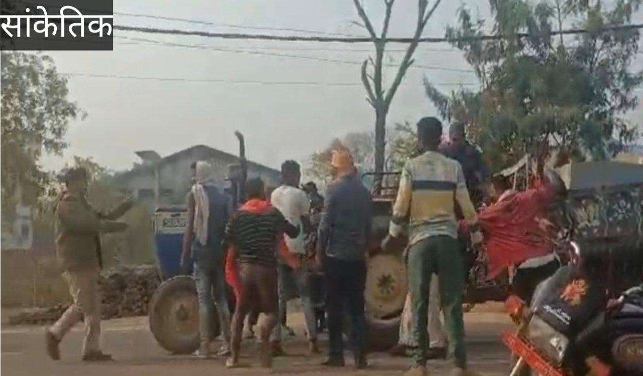 देवघर: अवैध बालू तस्करों ने पुलिस पर बोला हमला, दो पुलिसकर्मी घायल, एक तस्कर गिरफ्तार 4 20251019 135548