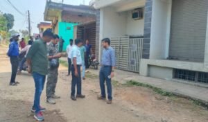 रामगढ़ में बजाज शोरूम में सेंधमारी, 5 लाख रुपये नकद गायब , धनतेरस में हुई बिक्री के थे रुपये 7 20251019 141829