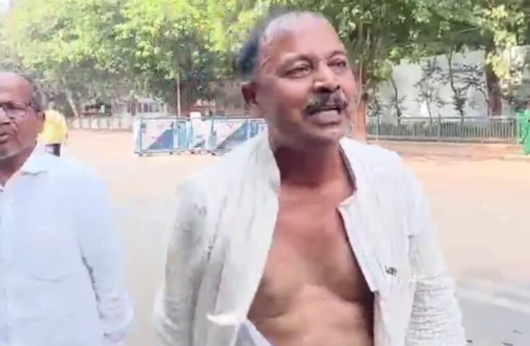 बिहार चुनाव: टिकट न मिलने पर RJD नेता का लालू-राबड़ी आवास के बाहर ड्रामा, कुर्ता फाड़कर लगाए टिकट बिक्री के गंभीर आरोप