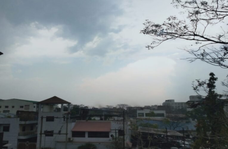 झारखंड में आज मौसम का हाल: रांची सहित अधिकांश इलाकों में शुष्क और आंशिक बादलछाए रहेंगे, दक्षिणी जिलों में हल्की बूंदाबांदी की संभावना