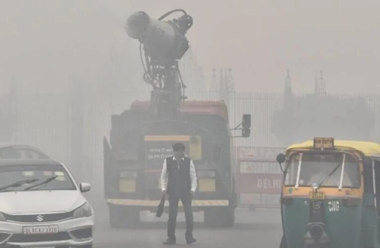 दिल्ली की हवा बनी घातक जहर: दीवाली के बाद AQI 400 पार, NCR में घना स्मॉग छाया